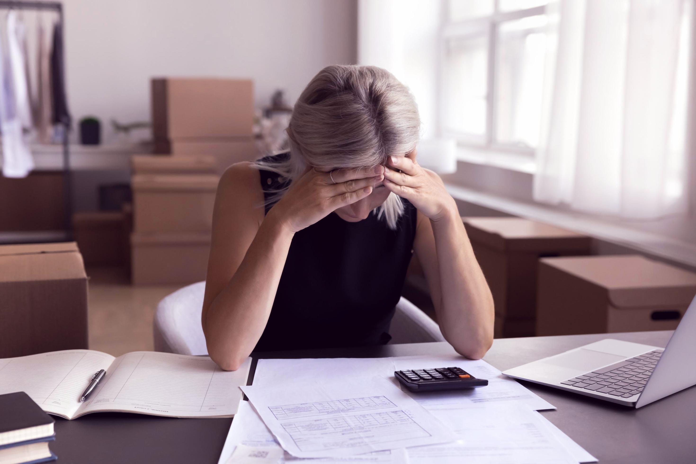 Person in ruhiger Reflexion über ihren Lebensweg