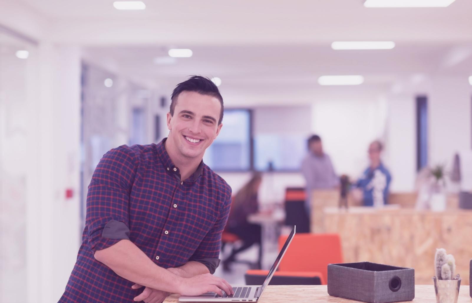 Person bei der Selbstreflexion in ruhiger Umgebung